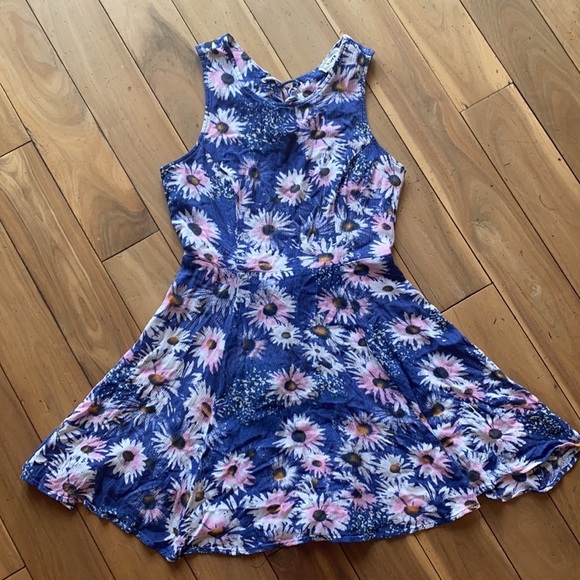 Kirra Dresses & Skirts - KIRRA Mini Floral Blue Dress Size Small